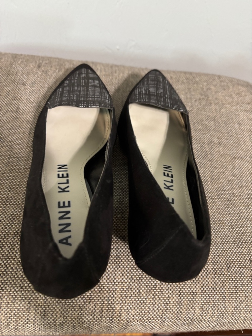 Anne Klein Medley black suede like kitten heel pumps, size 6 1/2M - Picture 4 of 11
